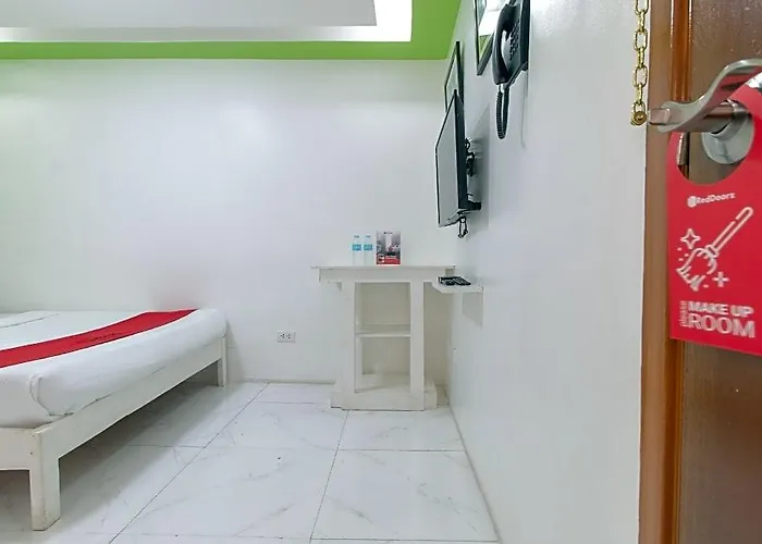 Reddoorz At Dbuilders Lower Bicutan Hotel 2*